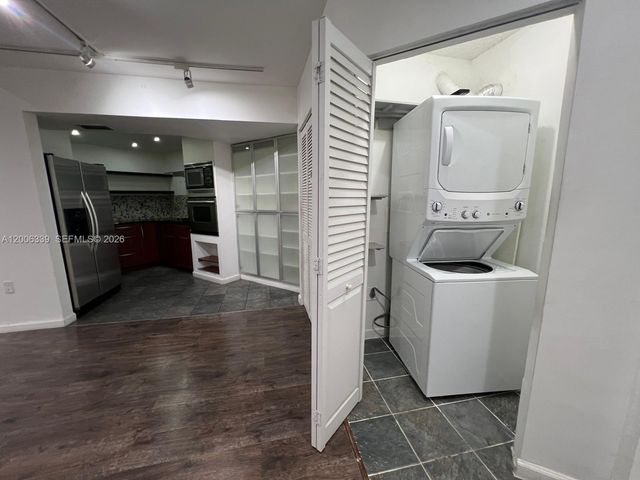 9715 Fontainebleau Blvd E308, Miami, FL 33172