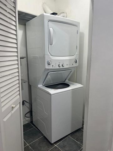 9715 Fontainebleau Blvd E308, Miami, FL 33172