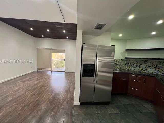 9715 Fontainebleau Blvd E308, Miami, FL 33172