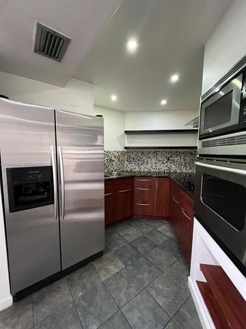 9715 Fontainebleau Blvd E308, Miami, FL 33172