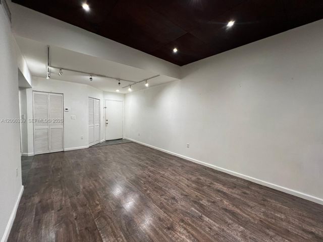 9715 Fontainebleau Blvd E308, Miami, FL 33172