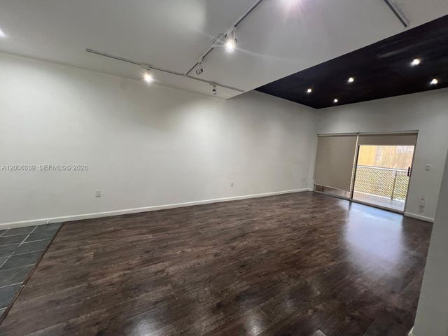 9715 Fontainebleau Blvd E308, Miami, FL 33172