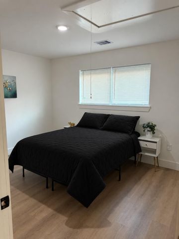 2607 Live Oak Street 1, Houston, TX 77004