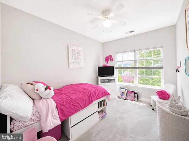 503 TOUCHDOWN DR, Hyattsville, MD 20785