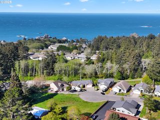 6923 OAKWOOD Ct, Brookings, OR 97415