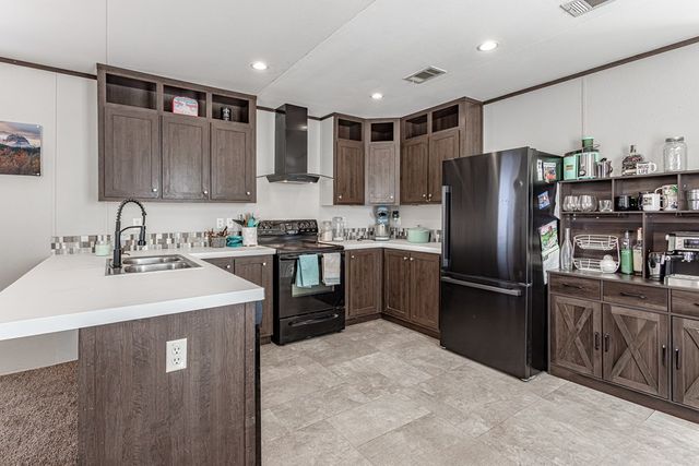 7075 Scott Dr, Odessa, TX 79766