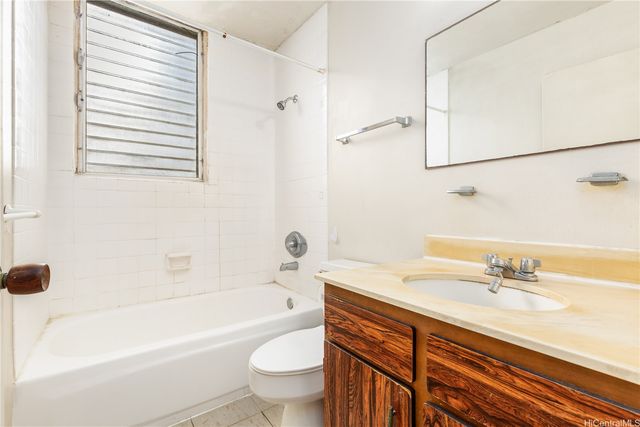 3045 Ala Napuaa Place 1701, Honolulu, HI 96818