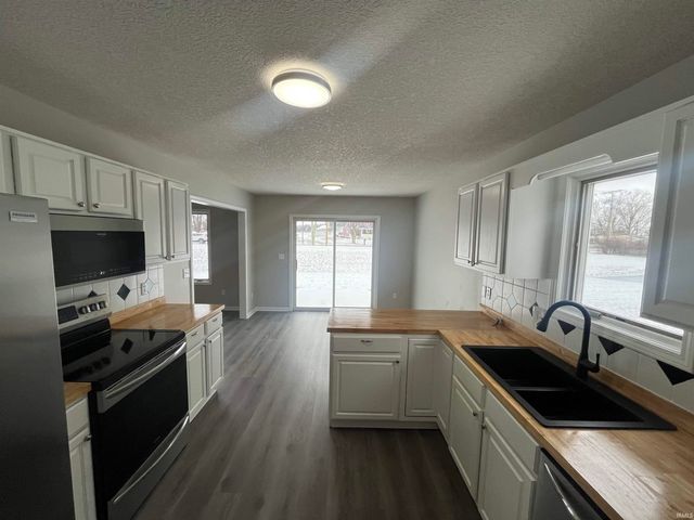 6823 Creekwood Trail, Fort Wayne, IN 46835