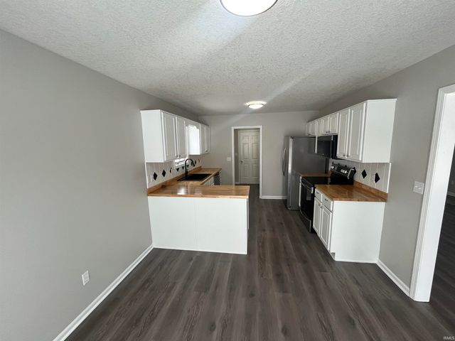 6823 Creekwood Trail, Fort Wayne, IN 46835