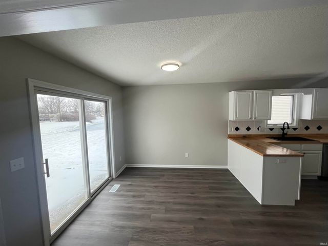 6823 Creekwood Trail, Fort Wayne, IN 46835