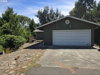 1634 KENDALL St, Roseburg, OR 97471