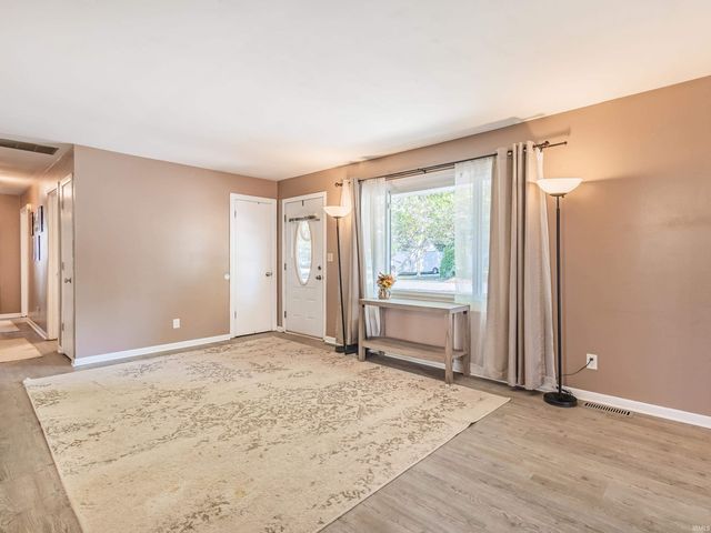 801 N Maxine Drive, Ossian, IN 46777