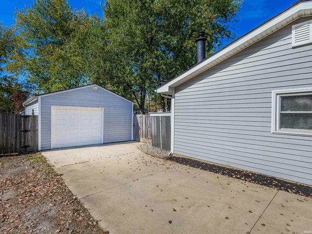 801 N Maxine Drive, Ossian, IN 46777