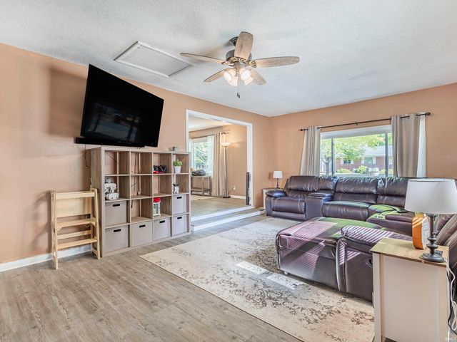 801 N Maxine Drive, Ossian, IN 46777