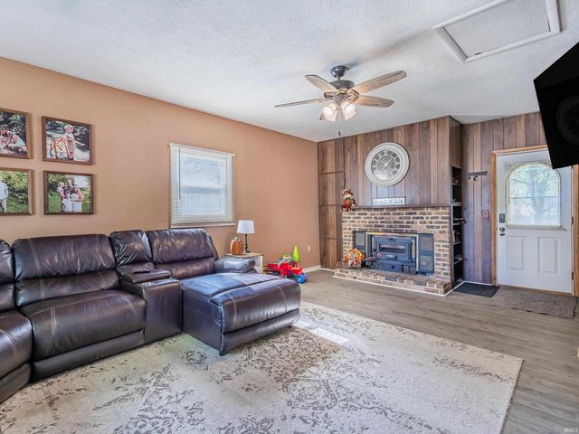 801 N Maxine Drive, Ossian, IN 46777