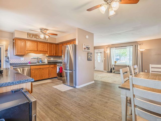 801 N Maxine Drive, Ossian, IN 46777