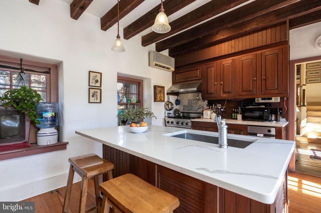 6766 LAUREL RD, New Hope, PA 18938