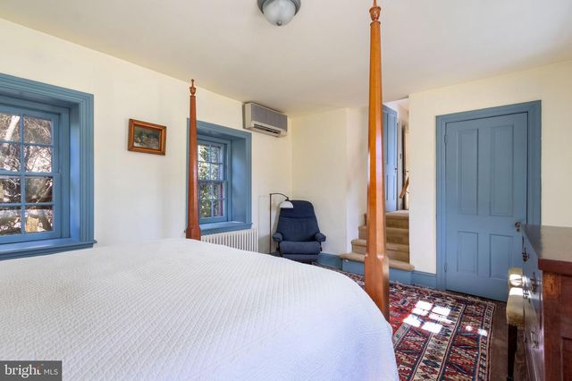 6766 LAUREL RD, New Hope, PA 18938