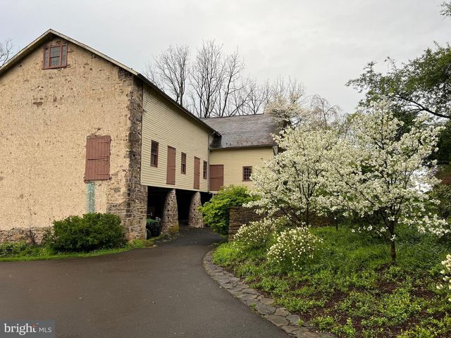 6766 LAUREL RD, New Hope, PA 18938