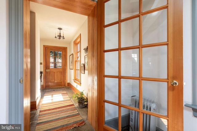 6766 LAUREL RD, New Hope, PA 18938