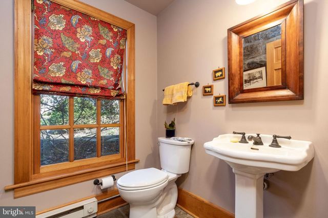 6766 LAUREL RD, New Hope, PA 18938