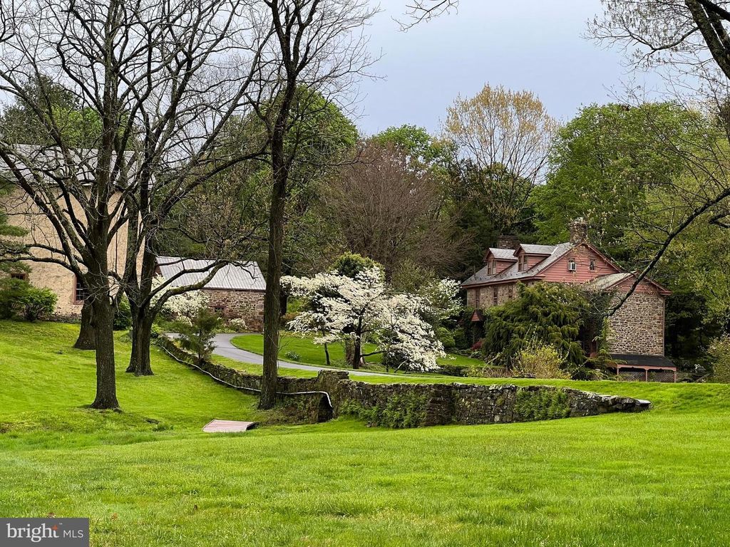 6766 LAUREL RD, New Hope, PA 18938