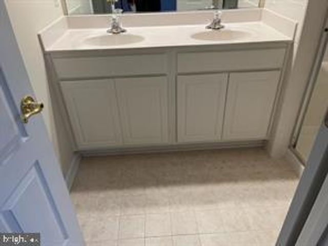 12035 OVERBRIDGE LN, Fairfax, VA 22030