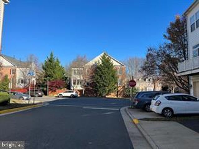 12035 OVERBRIDGE LN, Fairfax, VA 22030