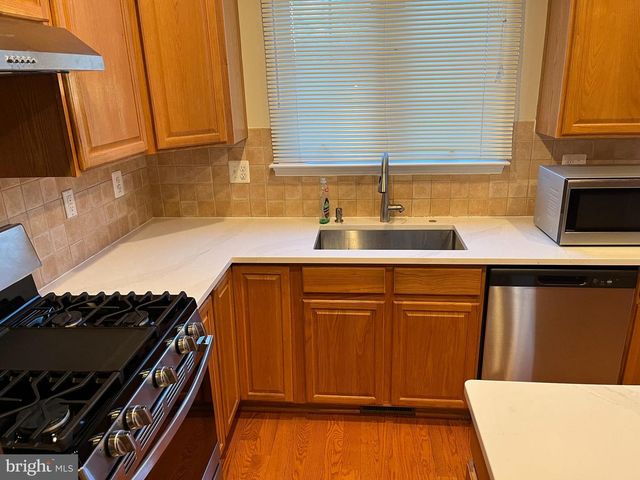 12035 OVERBRIDGE LN, Fairfax, VA 22030