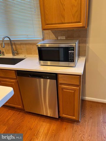 12035 OVERBRIDGE LN, Fairfax, VA 22030