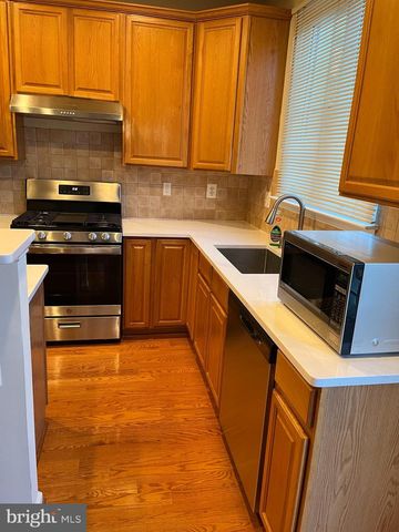 12035 OVERBRIDGE LN, Fairfax, VA 22030