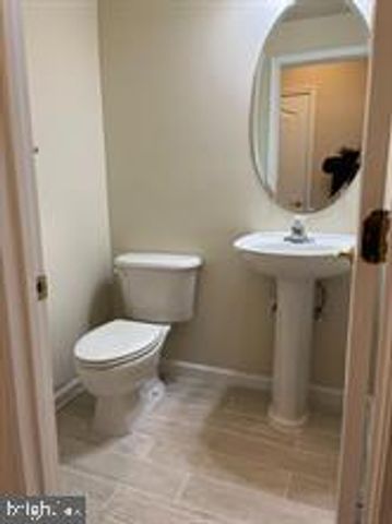 12035 OVERBRIDGE LN, Fairfax, VA 22030