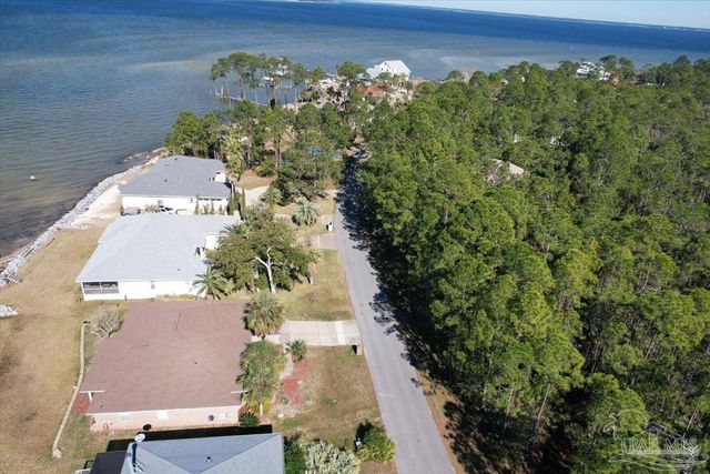 5433 North Shore Rd, Pensacola, FL 32507