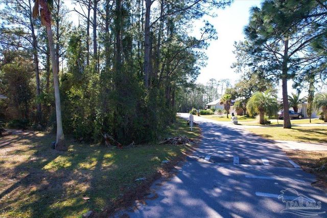 5433 North Shore Rd, Pensacola, FL 32507