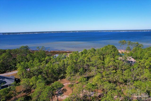 5433 North Shore Rd, Pensacola, FL 32507