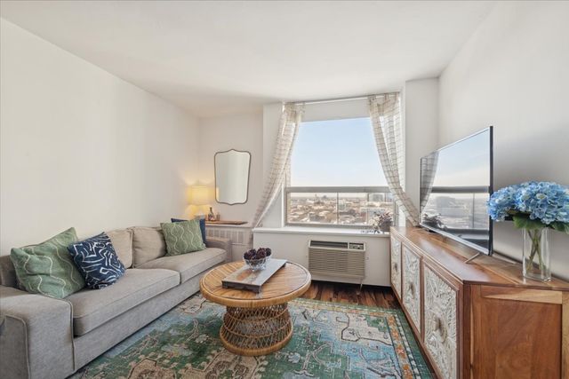 1355 N Sandburg Terrace 2103, Chicago, IL 60610