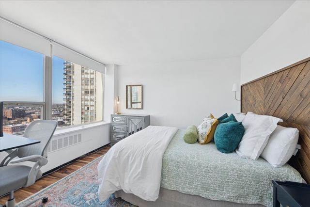 1355 N Sandburg Terrace 2103, Chicago, IL 60610