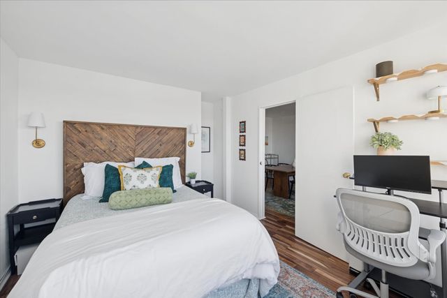 1355 N Sandburg Terrace 2103, Chicago, IL 60610