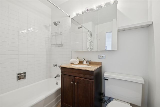 1355 N Sandburg Terrace 2103, Chicago, IL 60610