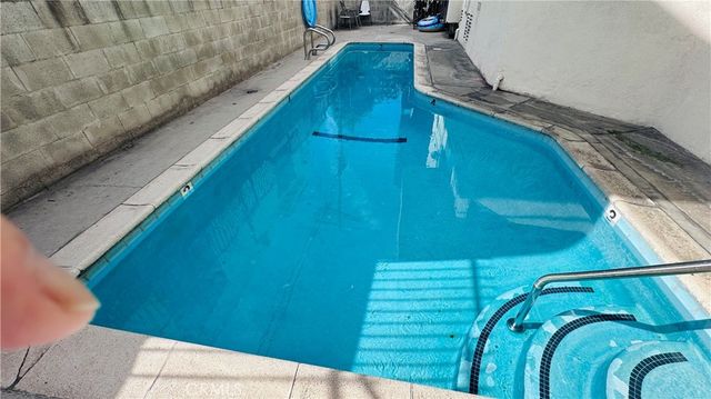 1209 N Mansfield, Los Angeles, CA 90038