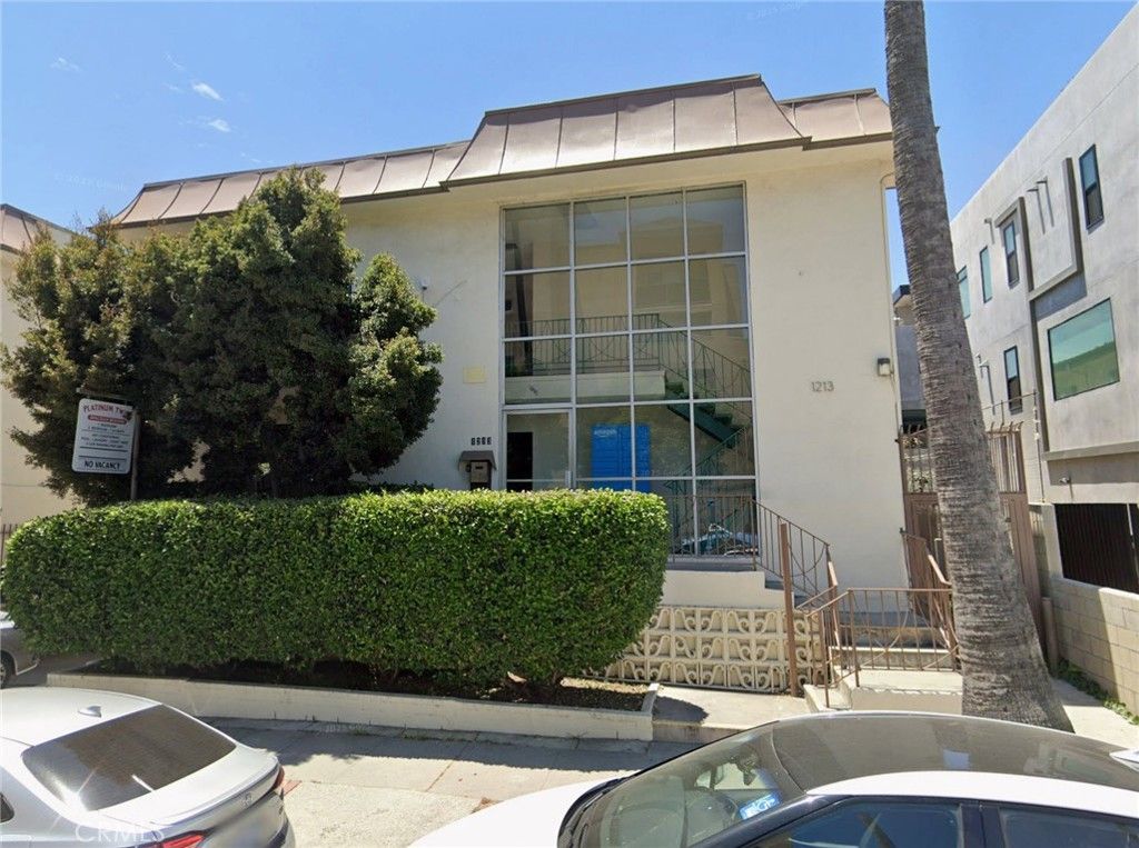 1209 N Mansfield, Los Angeles, CA 90038