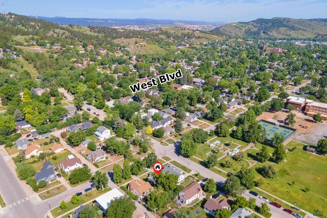 1806 9TH ST, Rapid City, SD 57701