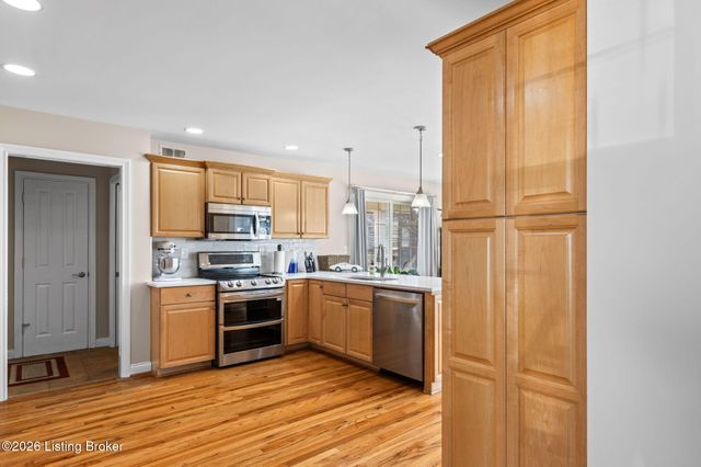 3202 S Winchester Acres Rd, Louisville, KY 40223