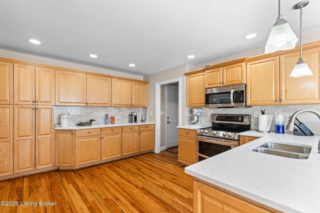 3202 S Winchester Acres Rd, Louisville, KY 40223