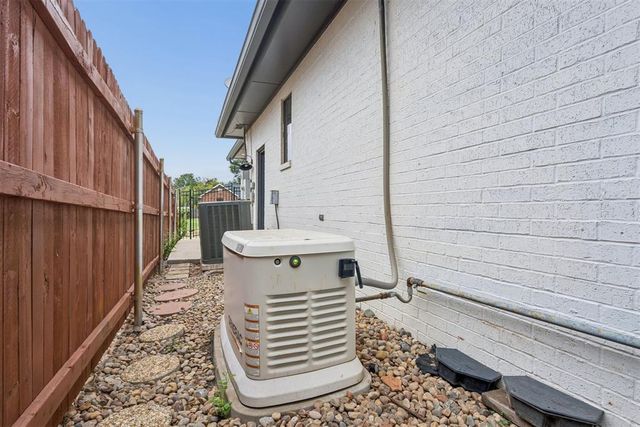 4712 Fountain Gate Drive, Norman, OK 73072