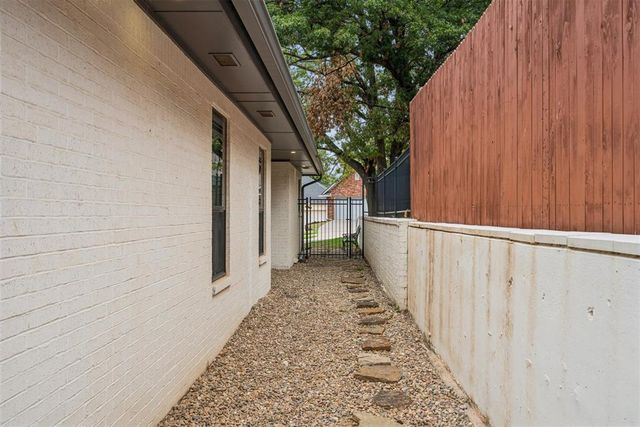 4712 Fountain Gate Drive, Norman, OK 73072