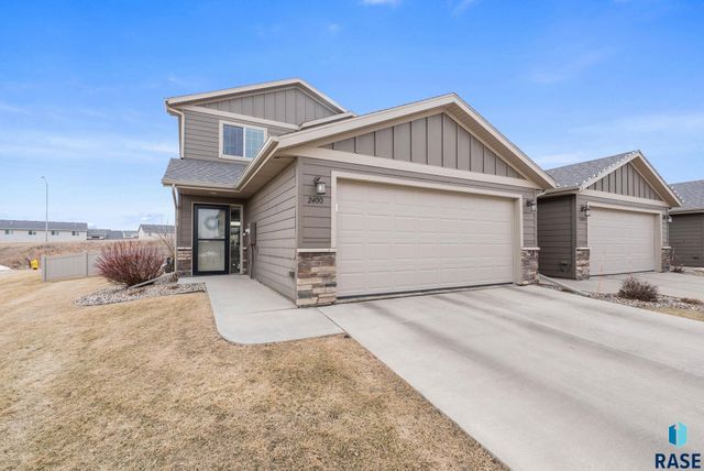 2400 Meadowside Pl Place, Sioux Falls, SD 57108