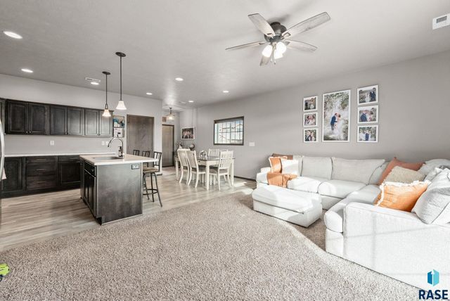 2400 Meadowside Pl Place, Sioux Falls, SD 57108