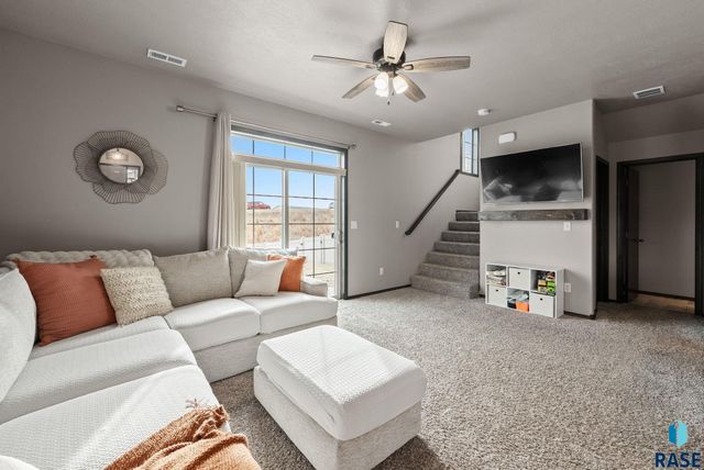 2400 Meadowside Pl Place, Sioux Falls, SD 57108