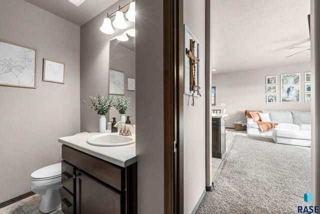 2400 Meadowside Pl Place, Sioux Falls, SD 57108